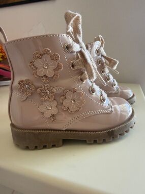 Seychelles Kids Pink Flower Accent Lace-Up Boots